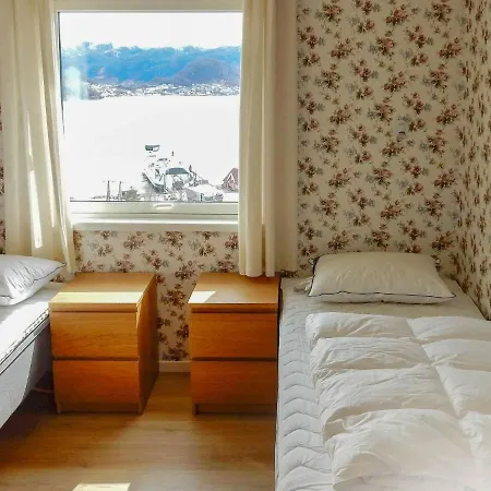 Holiday home Holiday Skiftun Nesvik