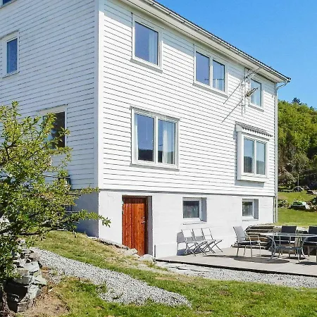 Holiday home Holiday Skiftun Nesvik