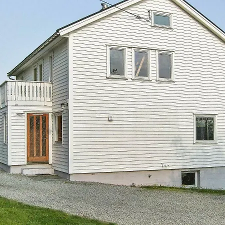 Holiday Skiftun Holiday home Nesvik